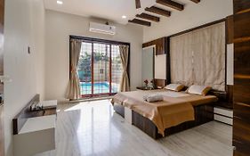 Lifeline Villas - Luxurious Taraangan 4Bhk With Biggest Pool In Lonavala